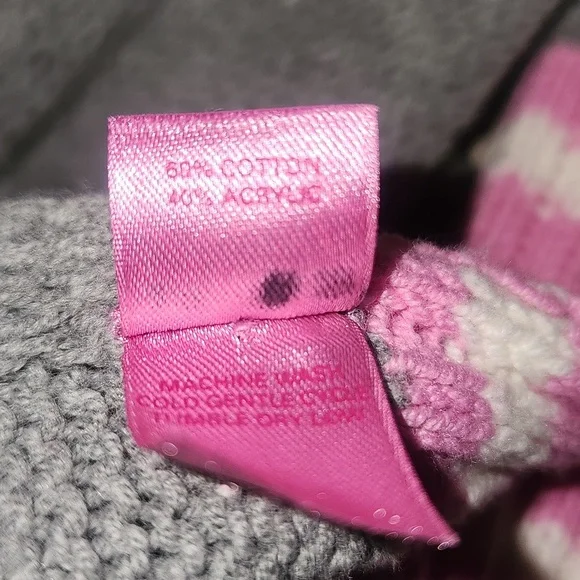 Y2K Pink Victoria's Secret Gray and Pink Scarf. Size: OS - Picture 7 of 8